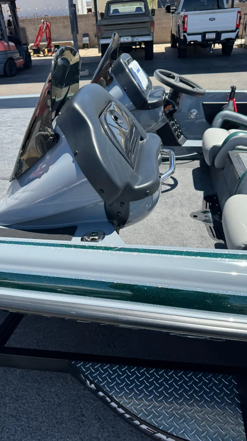 Slide: The Image of Phoenix 920 Elite II - 30