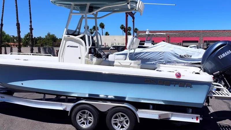 Slide: The Image of Skeeter SX2550 Family - 11