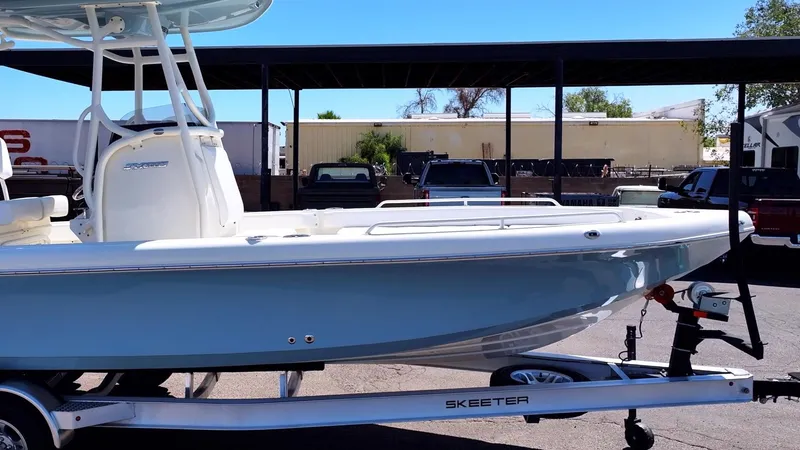 Slide: The Image of Skeeter SX2550 Family - 5