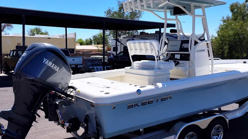 Slide: The Image of Skeeter SX2550 Family - 8