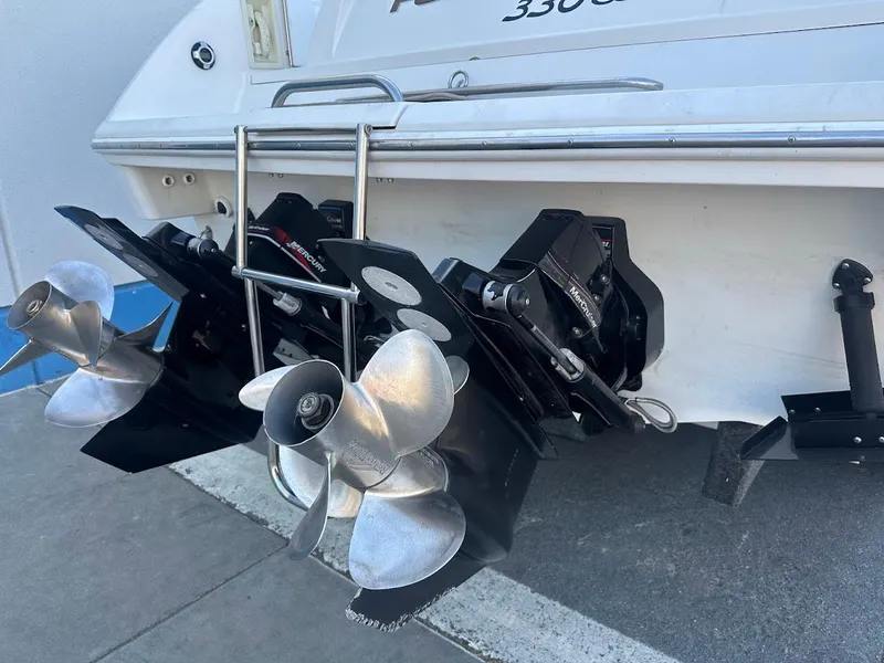 Slide: The Image of 1999 Formula 330 SS boat stern with dual propellers and outdrives. - 49