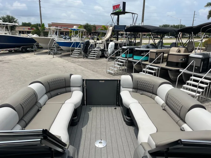 Slide: The Image of 2023 Avalon 2585 Excalibur LTD Tri Toon with Mercury Racing 400R, high-performance pontoon boat. - 18