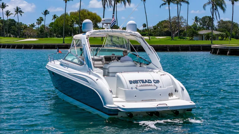 The Image of 2005 Formula 370 Super Sport boat on blue water. - 0