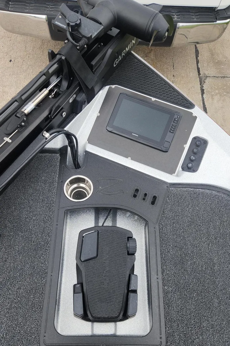 Slide: The Image of 2024 Ranger Z519 Garmin Ranger Cup Equipped boat console with Garmin electronics. - 9