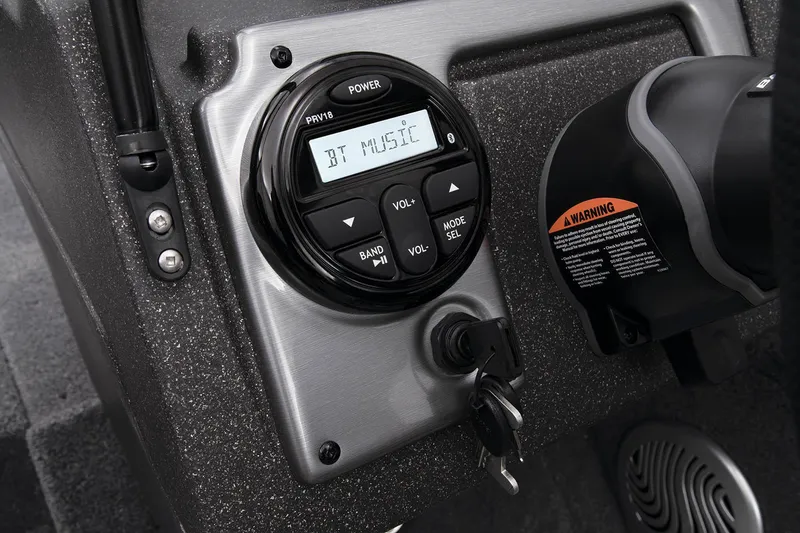 Slide: The Image of Tracker Pro Guide V-175 WT 2024 - 30