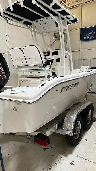 Slide: The Image of Sea Pro 202 Center Console 2024 - 3