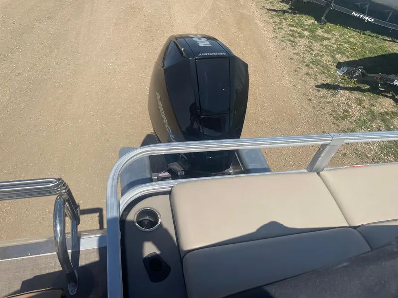 Slide: The Image of 2023 Sun Tracker SportFish 22 XP3 boat with Mercury outboard motor. - 16