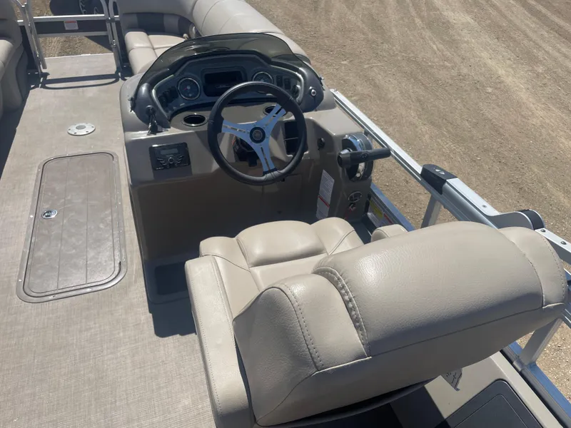 Slide: The Image of 2023 Sun Tracker SportFish 22 XP3 boat interior with steering console and seating. - 7