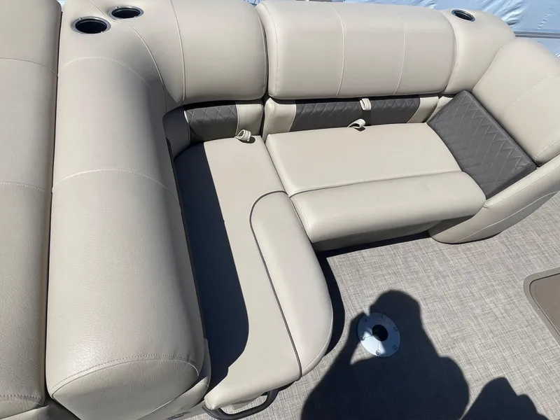 Slide: The Image of 2022 Sun Tracker SportFish 22 XP3 boat interior seating area - 19