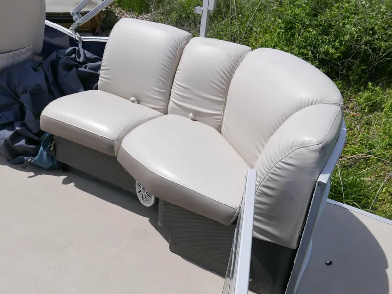 Slide: The Image of 2017 Sweetwater SWPE 255 SB boat with beige cushioned seating. - 8