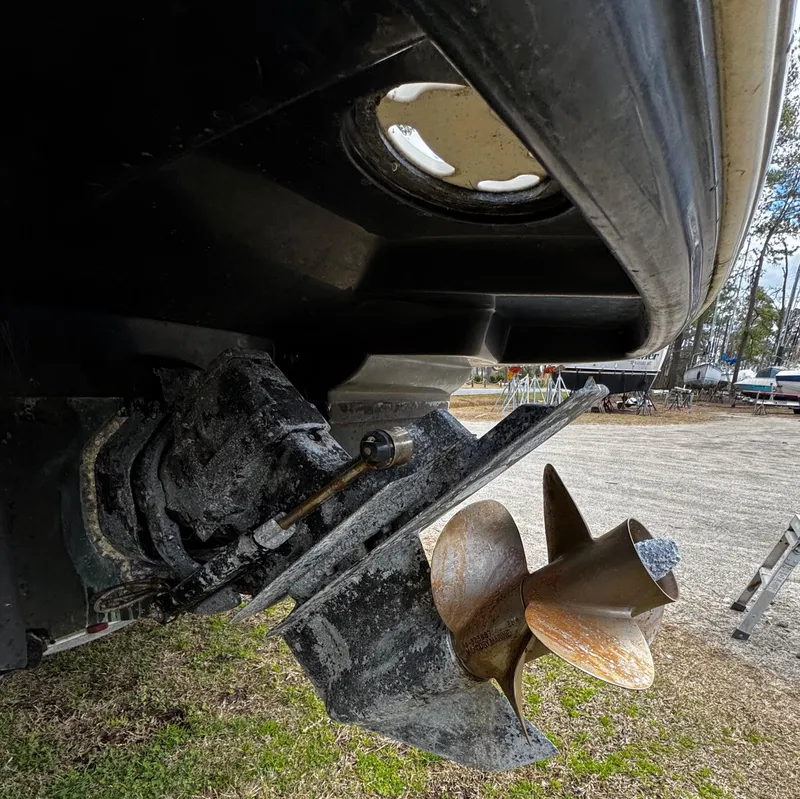 Slide: The Image of 2003 Sea Ray 220 Sundeck - 18