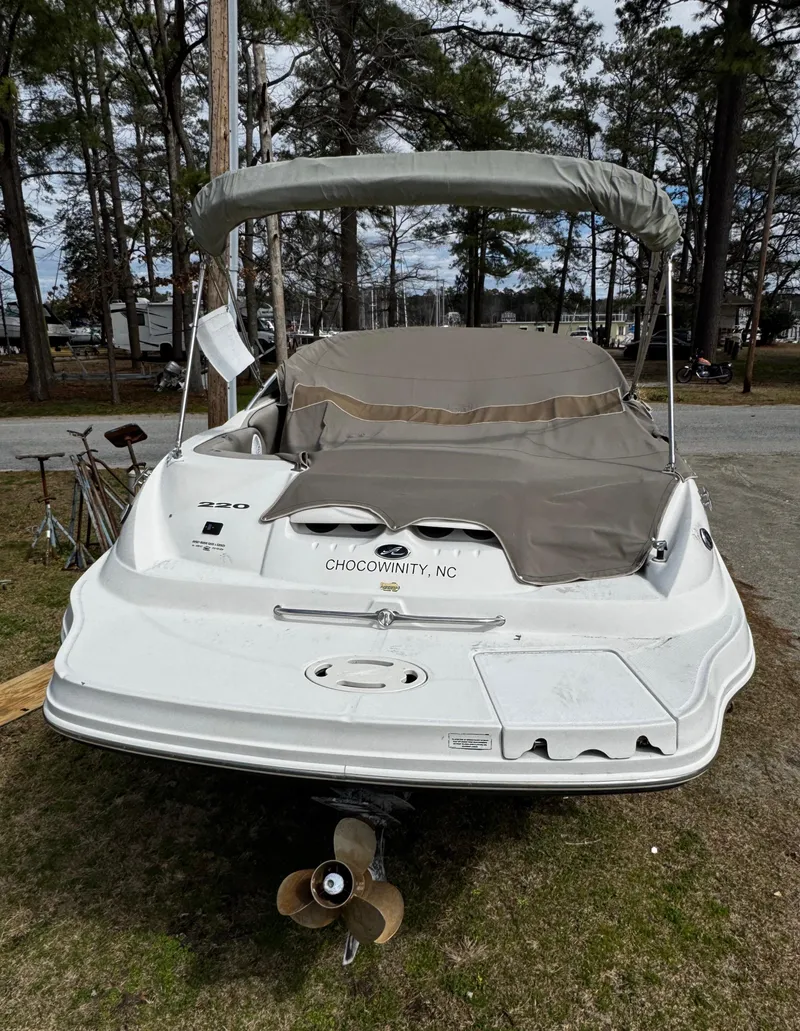 Slide: The Image of 2003 Sea Ray 220 Sundeck - 21