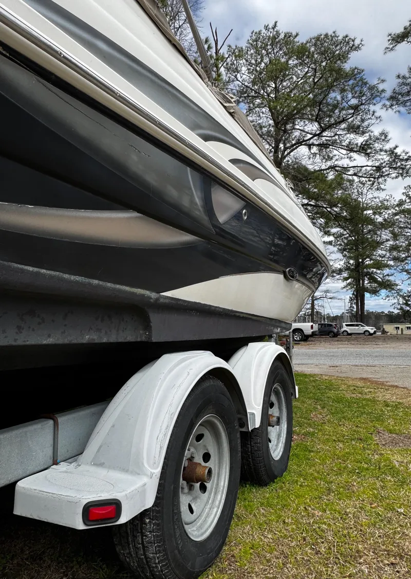 Slide: The Image of 2003 Sea Ray 220 Sundeck - 23