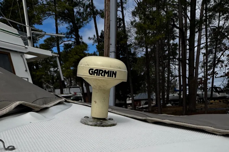 Slide: The Image of 2003 Sea Ray 220 Sundeck - 24