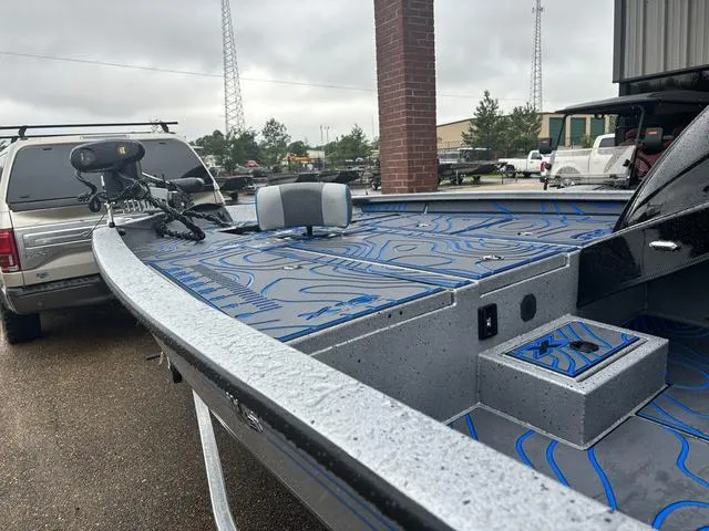 Slide: The Image of Xpress X19 Pro 2025 - 3