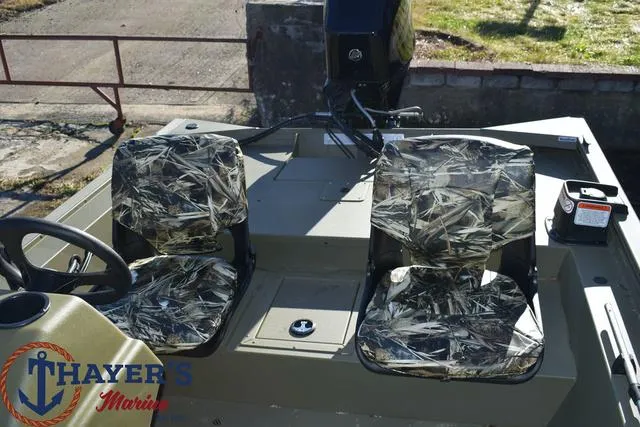 Slide: The Image of 2024 Tracker GRIZZLY® 1754 SC boat with camo seats at Thayer's Marine. - 11