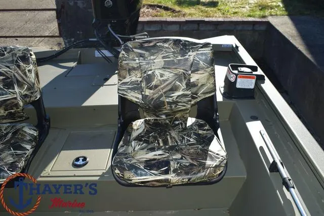 Slide: The Image of 2024 Tracker GRIZZLY® 1754 SC boat with camo seats at Thayer's Marine. - 12