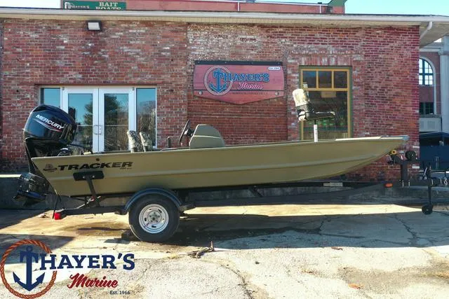 Slide: The Image of 2024 Tracker GRIZZLY® 1754 SC boat at Thayer's Marine dealership. - 23