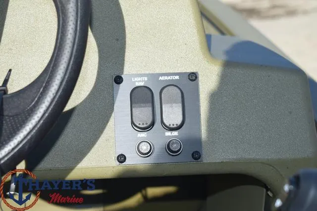 Slide: The Image of Control panel of 2024 Tracker GRIZZLY® 1754 SC boat with switches for lights and aerator. - 9