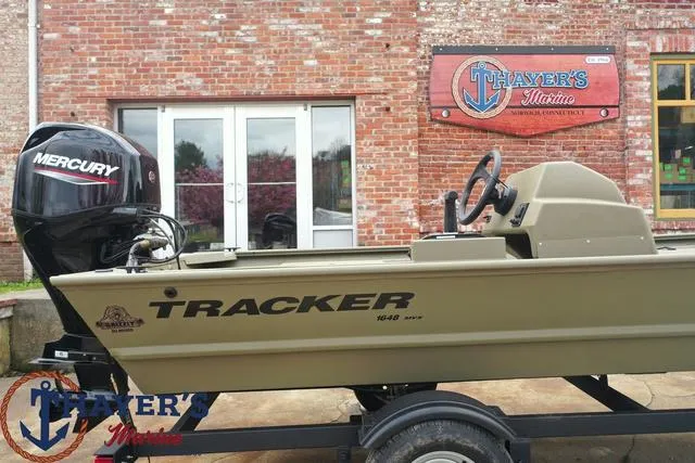 Slide: The Image of Tracker Grizzly 1648 SC 2024 - 13