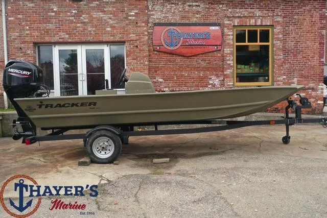 Slide: The Image of Tracker Grizzly 1648 SC 2024 - 3