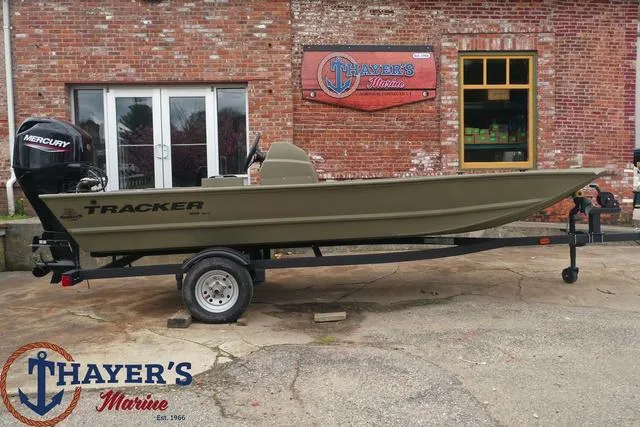 Slide: The Image of Tracker Grizzly 1648 SC 2024 - 4