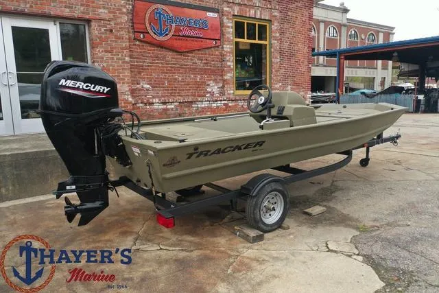 Slide: The Image of Tracker Grizzly 1648 SC 2024 - 5