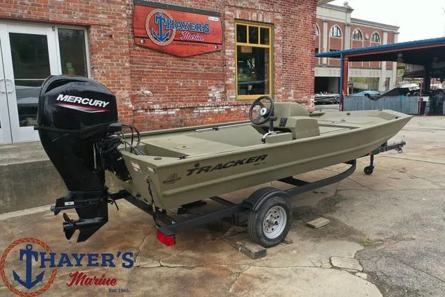 Slide: The Image of Tracker Grizzly 1648 SC 2024 - 6