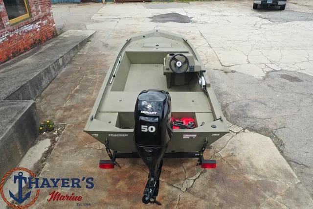 Slide: The Image of Tracker Grizzly 1648 SC 2024 - 9