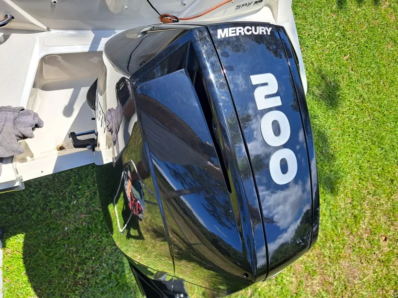 Slide: The Image of 2019 Sea Ray SPX 230 OB with Mercury 200 outboard engine. - 40