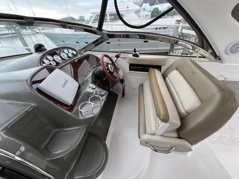 Slide: The Image of Regal 3760 Sportyacht 2010 - 15