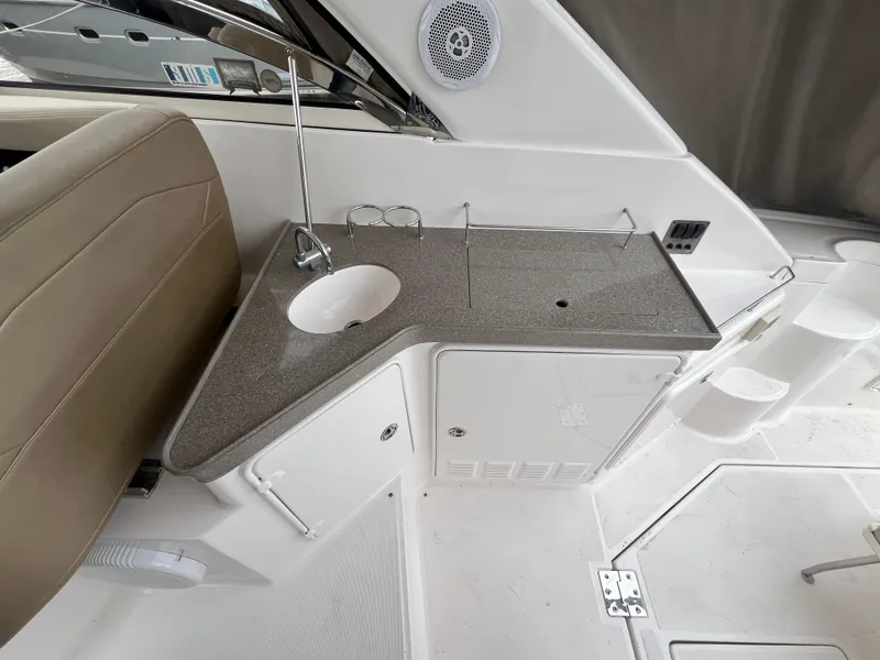 Slide: The Image of Regal 3760 Sportyacht 2010 - 17