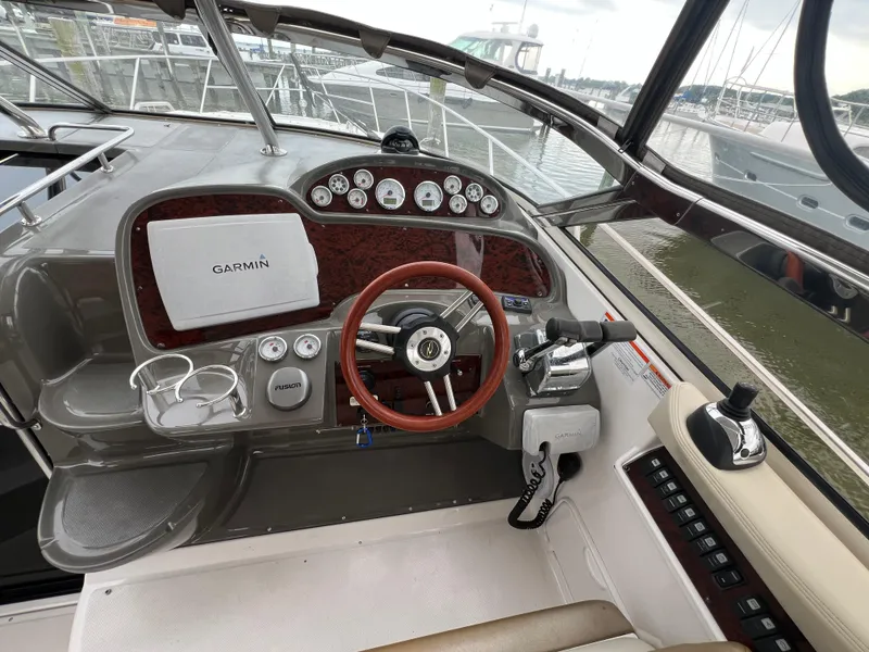 Slide: The Image of Regal 3760 Sportyacht 2010 - 19