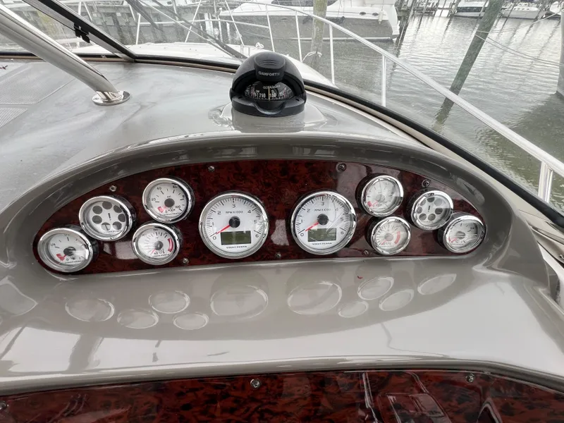 Slide: The Image of Regal 3760 Sportyacht 2010 - 21