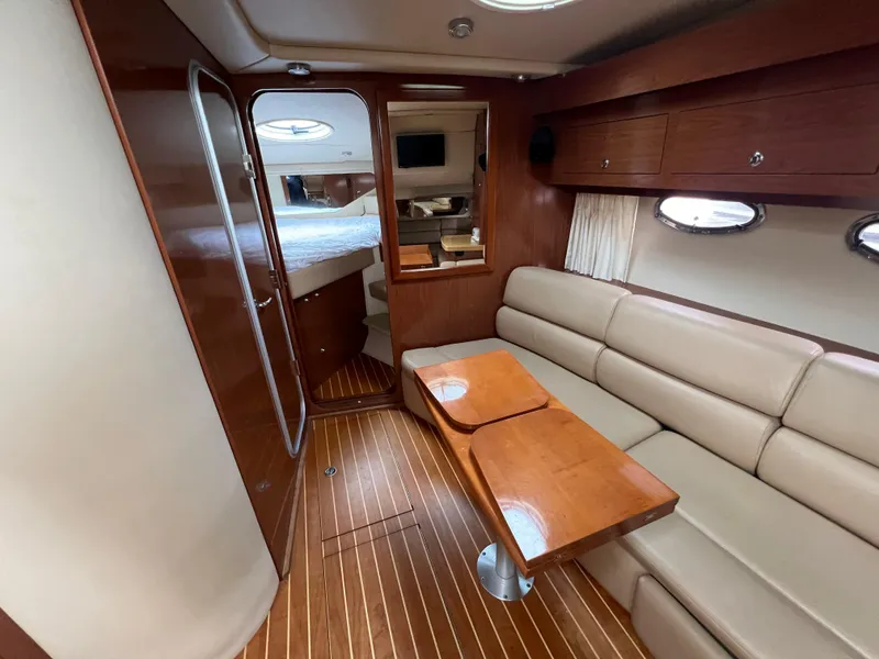 Slide: The Image of Regal 3760 Sportyacht 2010 - 28