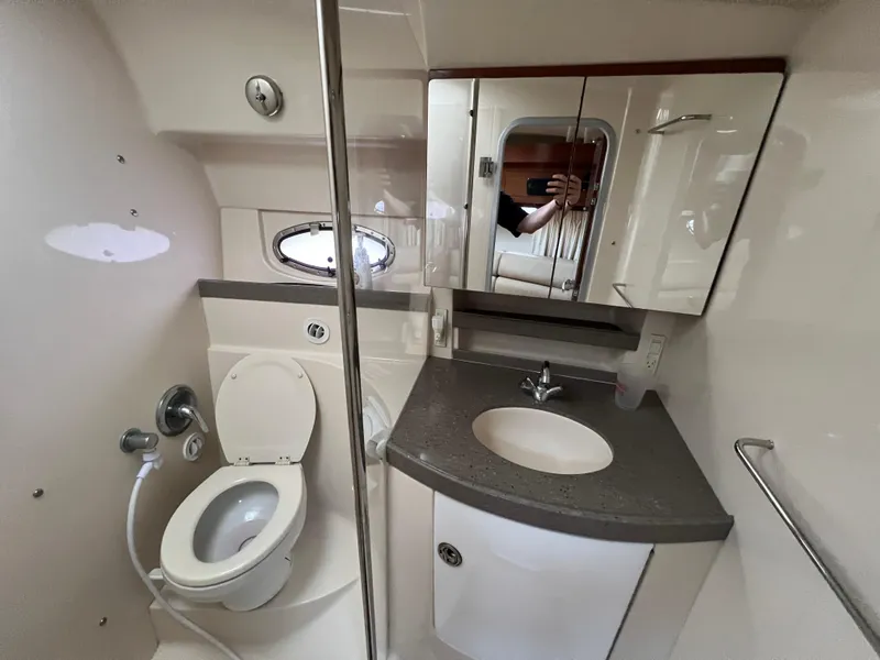 Slide: The Image of Regal 3760 Sportyacht 2010 - 33