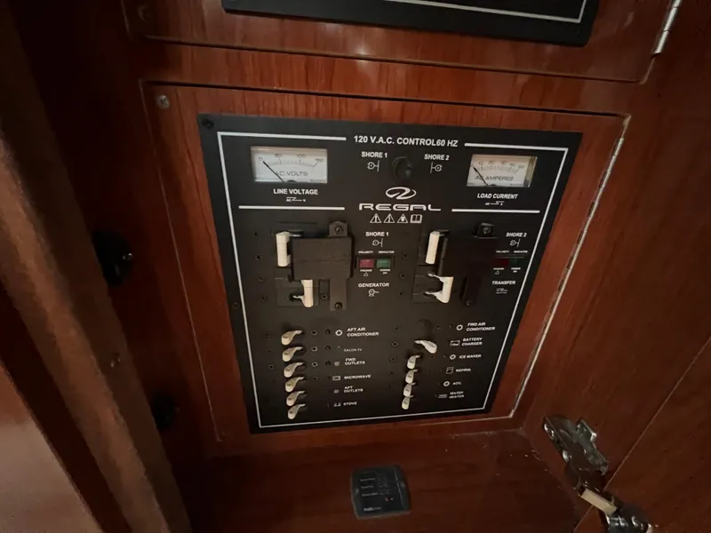 Slide: The Image of Regal 3760 Sportyacht 2010 - 36