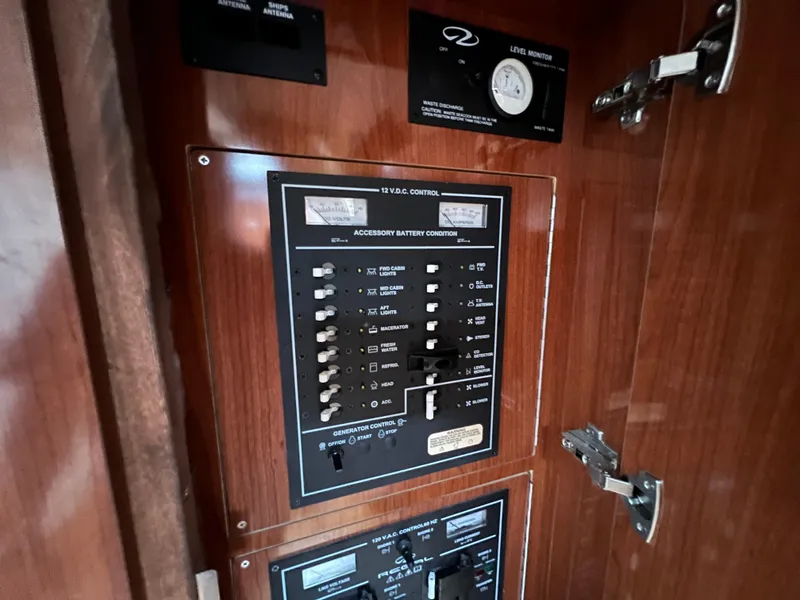 Slide: The Image of Regal 3760 Sportyacht 2010 - 37