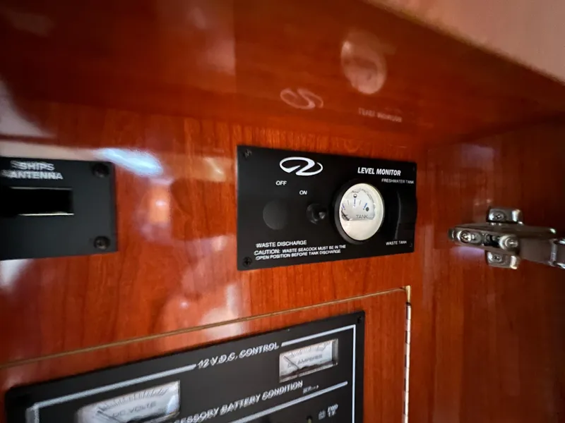 Slide: The Image of Regal 3760 Sportyacht 2010 - 38