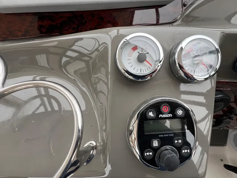 Slide: The Image of Regal 3760 Sportyacht 2010 - 42