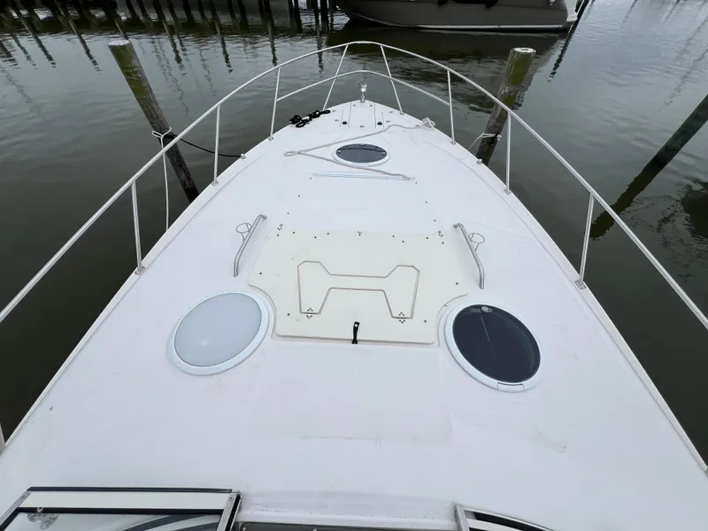 Slide: The Image of Regal 3760 Sportyacht 2010 - 43