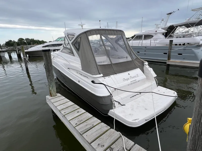 Slide: The Image of Regal 3760 Sportyacht 2010 - 6