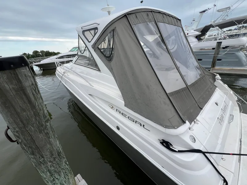 Slide: The Image of Regal 3760 Sportyacht 2010 - 7