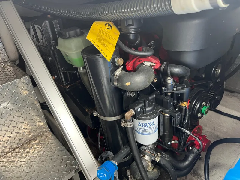 Slide: The Image of Regal 3760 Sportyacht 2010 - 8