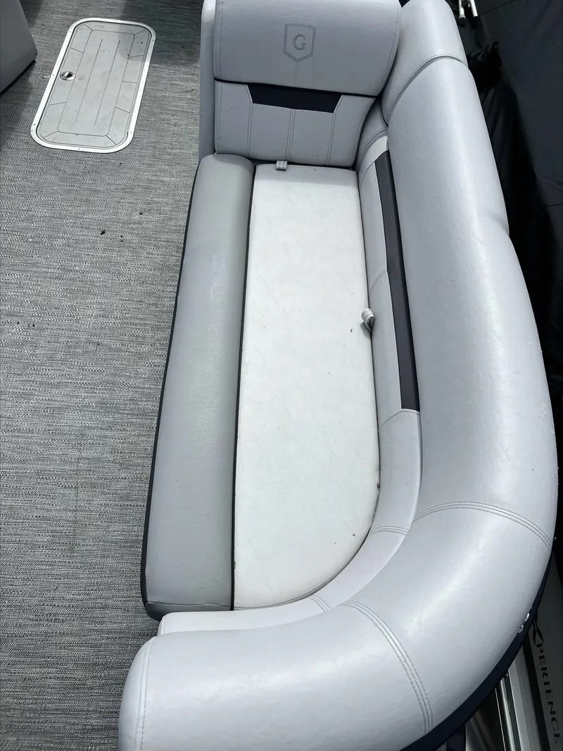 Slide: The Image of Godfrey SWEETWATER 2286 SFL 2023 - 17