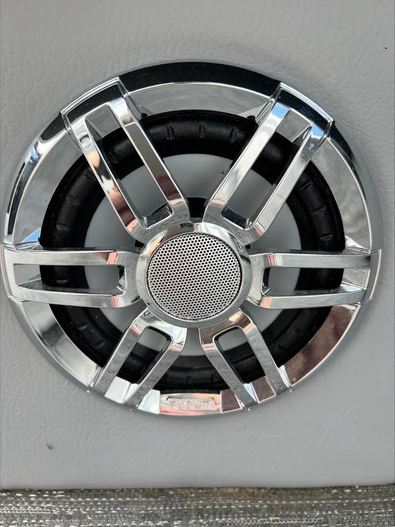 Slide: The Image of Godfrey SWEETWATER 2286 SFL 2023 - 18