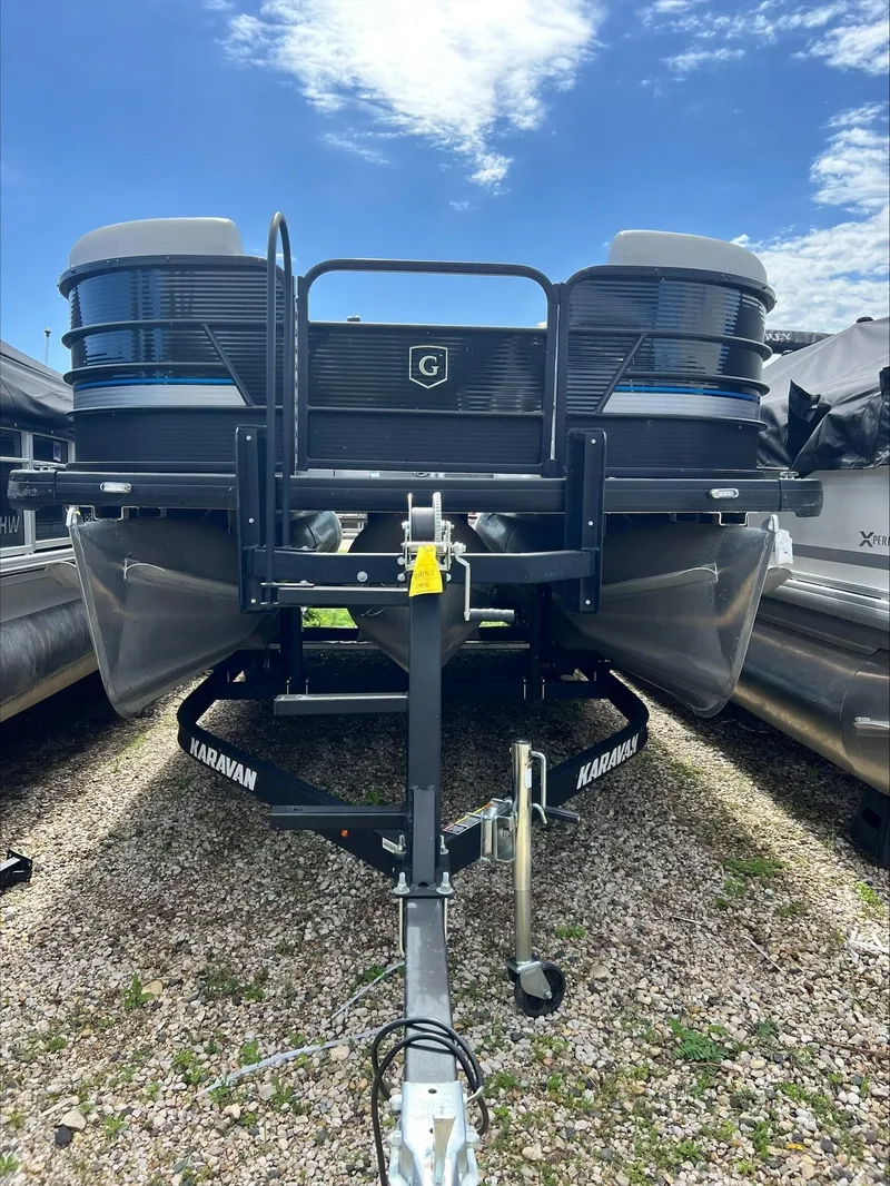 Slide: The Image of Godfrey SWEETWATER 2286 SFL 2023 - 2