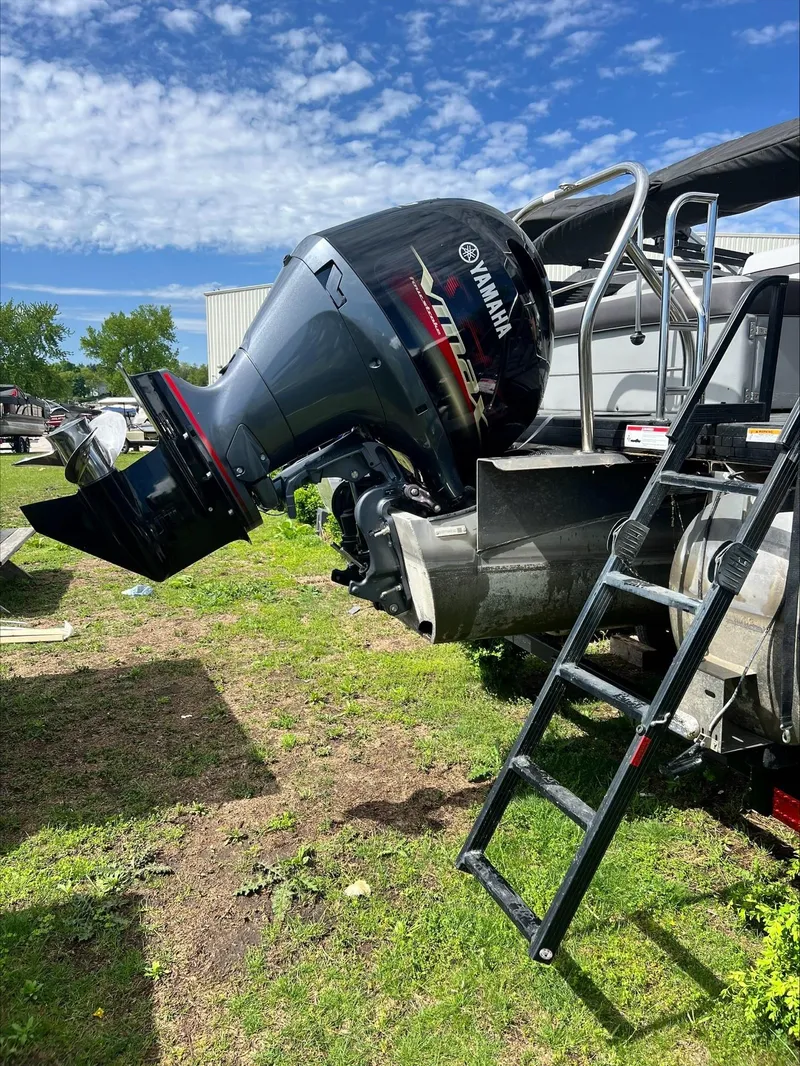 Slide: The Image of Godfrey SWEETWATER 2286 SFL 2023 - 3