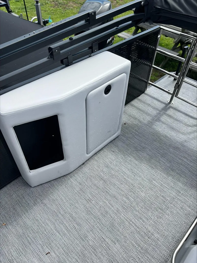 Slide: The Image of Godfrey SWEETWATER 2286 SFL 2023 - 5