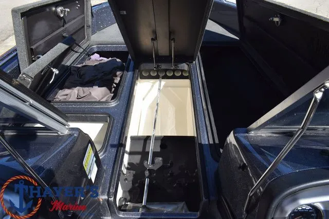 Slide: The Image of Triton 216 Allure 2017 - 15